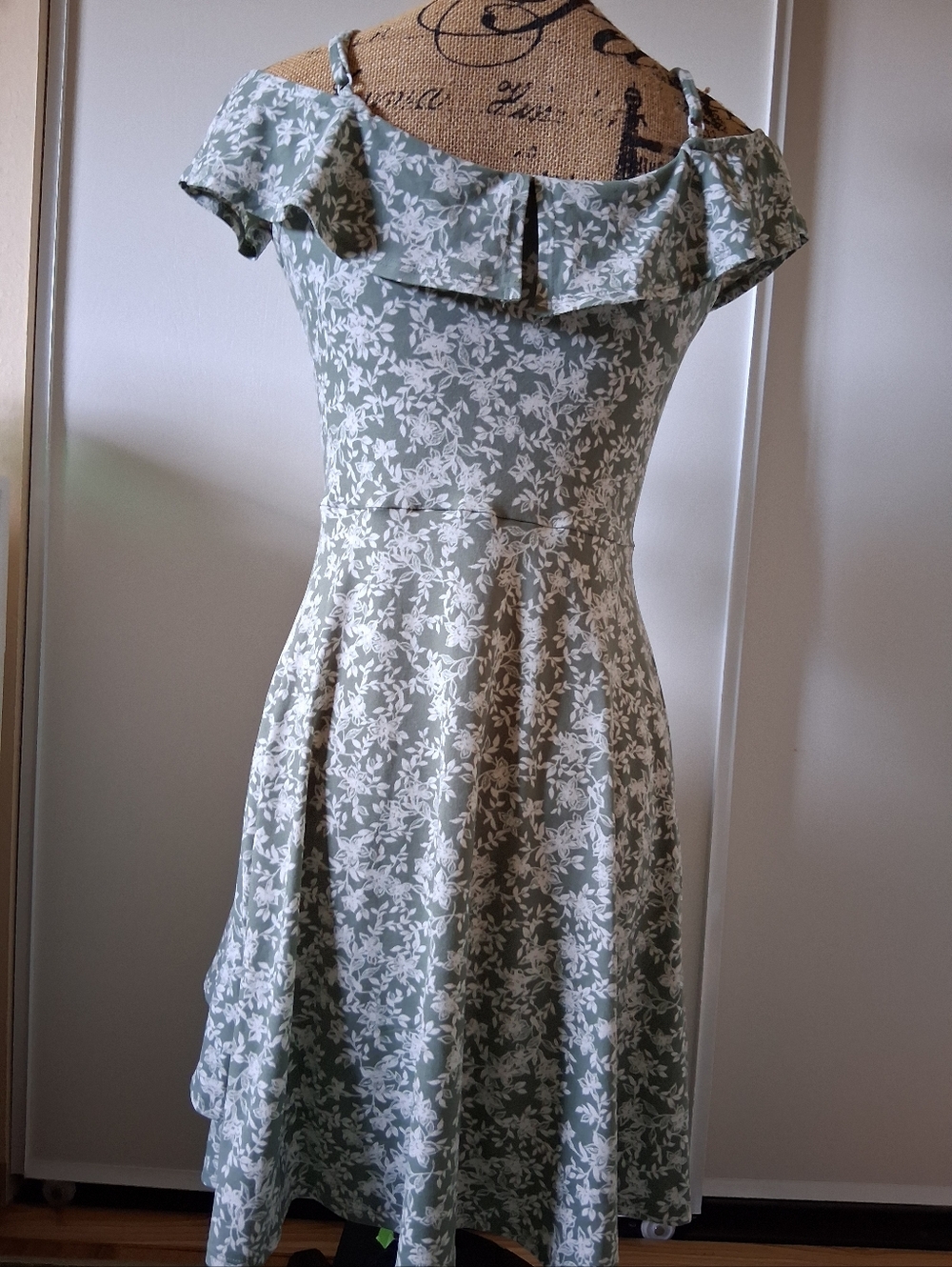 the general good midi dress faux wrap-around cream floral on sage green - Picture 4 of 9